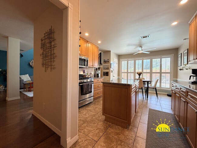 Building Photo - Stunning 5 Bedroom Home in Mary Esther with Beach Access, Pool and Solar Panels!