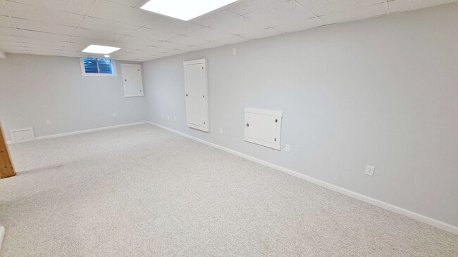 Building Photo - 3 Bed / 3 Bath Single Family Home