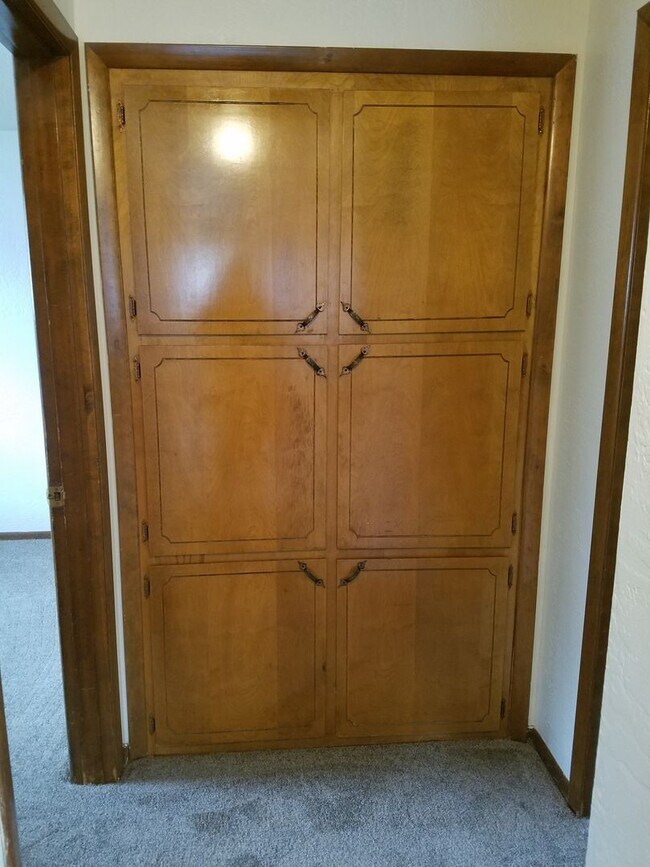 Building Photo - 2415-2425-2425 Wooddale Ave NE