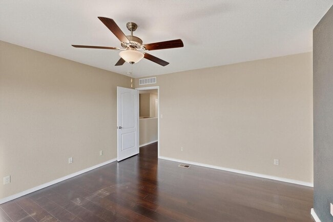 Building Photo - Executive 2 story Town house 4 Bedroom 3 b...