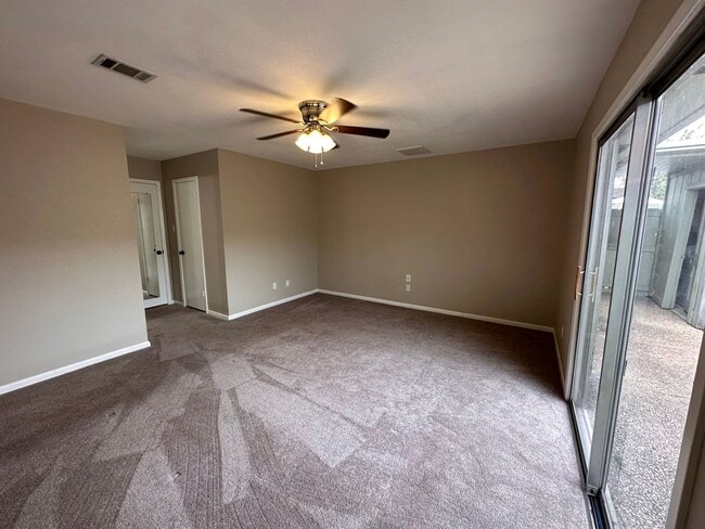 Building Photo - 424 Longmeadow Dr