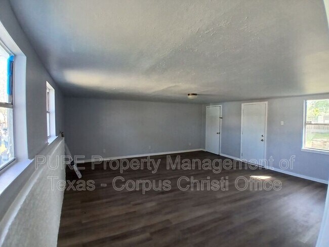 Building Photo - 1506 Crosby St