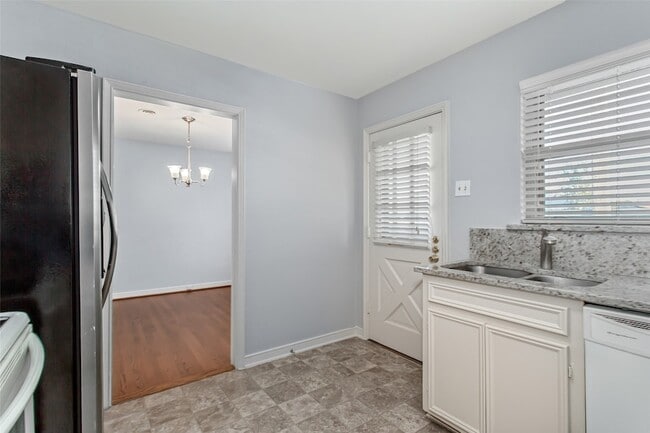 Building Photo - 6556 St Moritz Ave