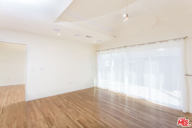 Building Photo - 5400 W 82nd St