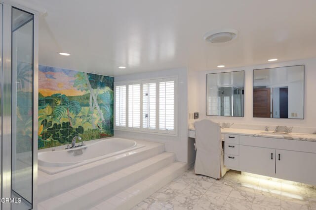 Building Photo - 3265 Ocean Dr