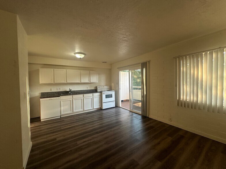 Building Photo - 860 E 500 S