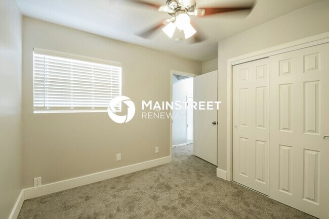 Building Photo - 4 Bedroom Pet-Friendly Home in Phoenix, AZ...