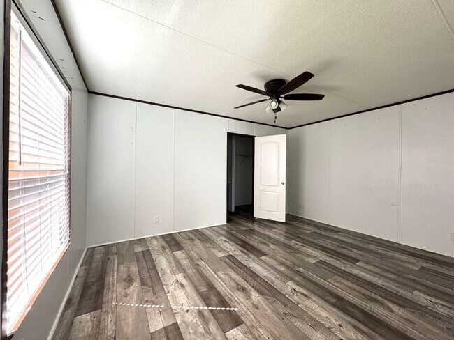 Building Photo - 16206 Wood Dr