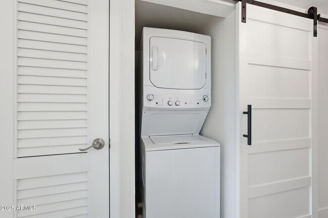 Building Photo - 4201 E Camelback Rd