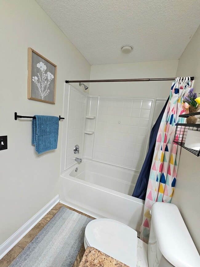 Building Photo - Spacious 5-Bedroom, 3-Bathroom Home for Re...
