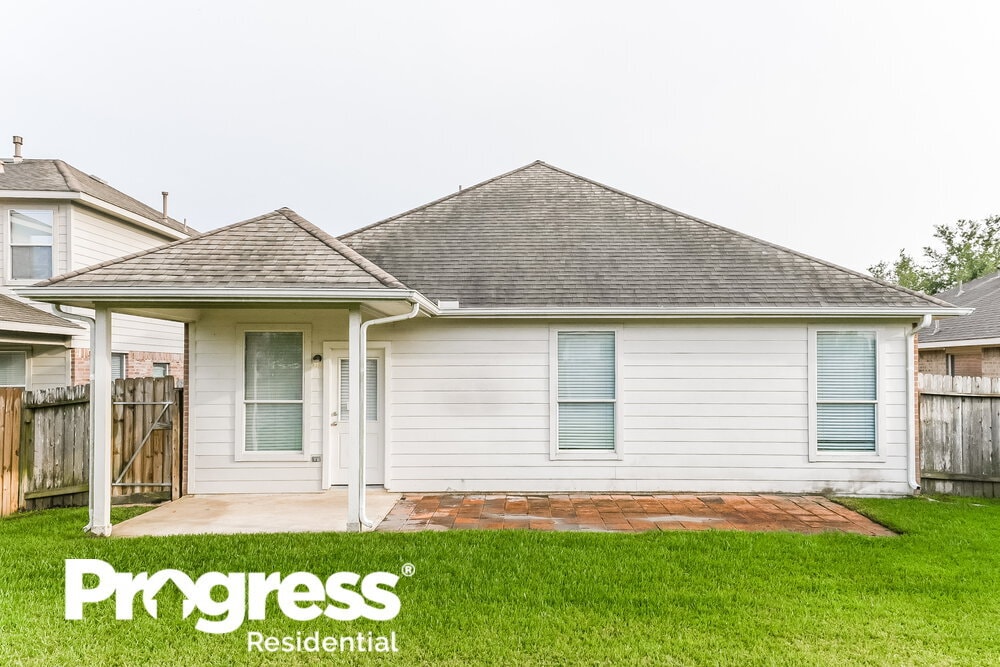 Building Photo - 15538 Anton Dr