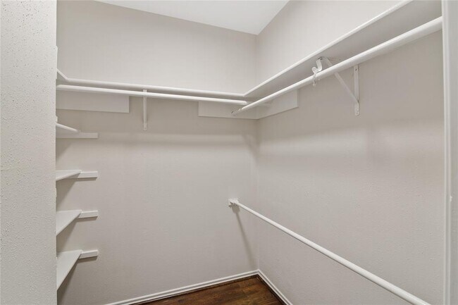 Building Photo - 4807 Shadowdale Dr