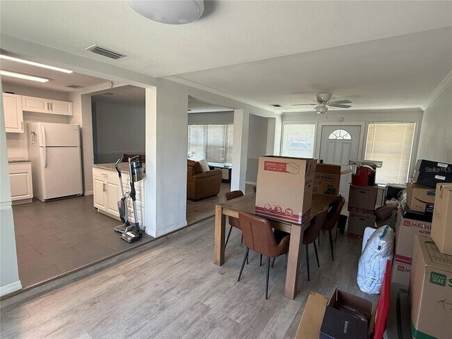 Building Photo - 4921 33rd Terrace N