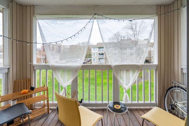 Building Photo - University Terrace North