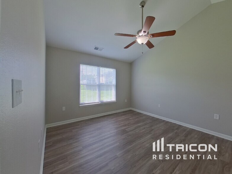 Building Photo - 9116 White Aspen Pl