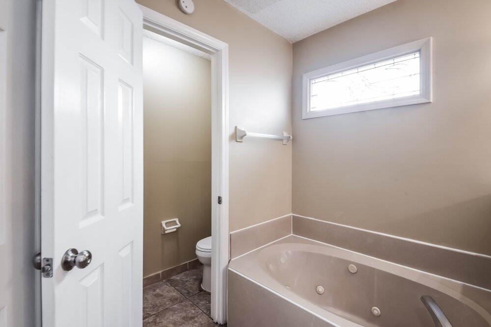 Building Photo - 6498 Heatherwood Dr