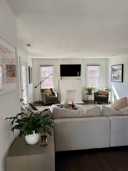 Building Photo - 1946 Guilford Rd