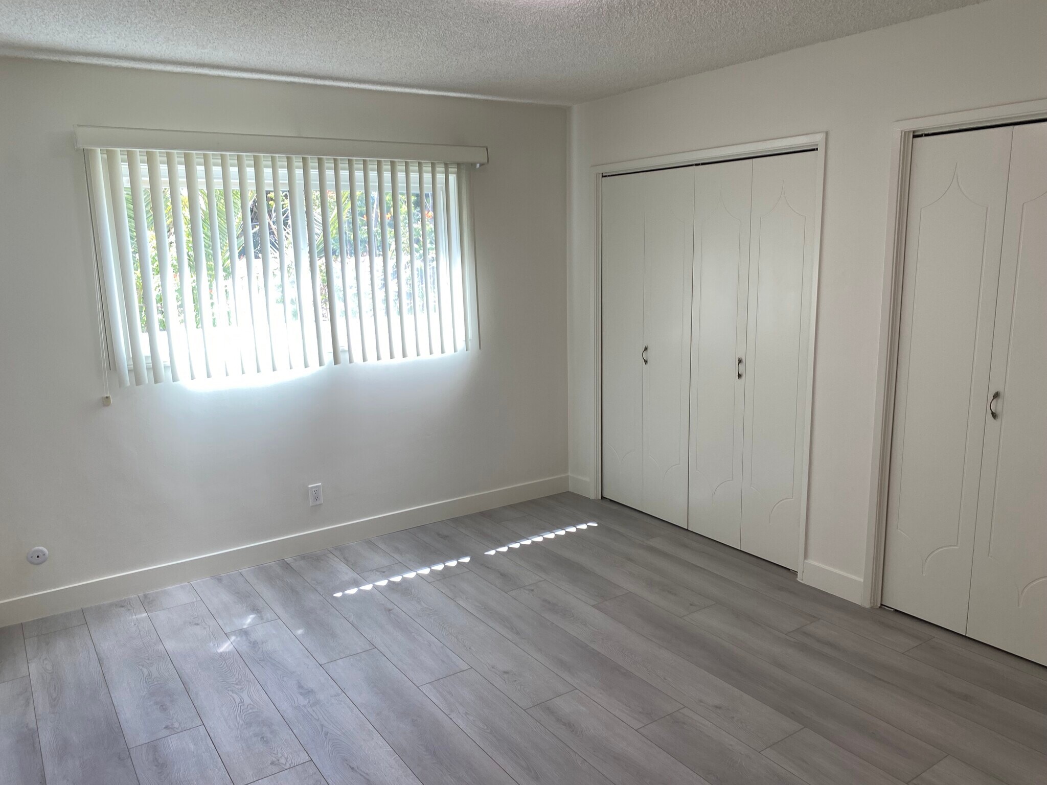 Building Photo - 422 N Hayworth Ave