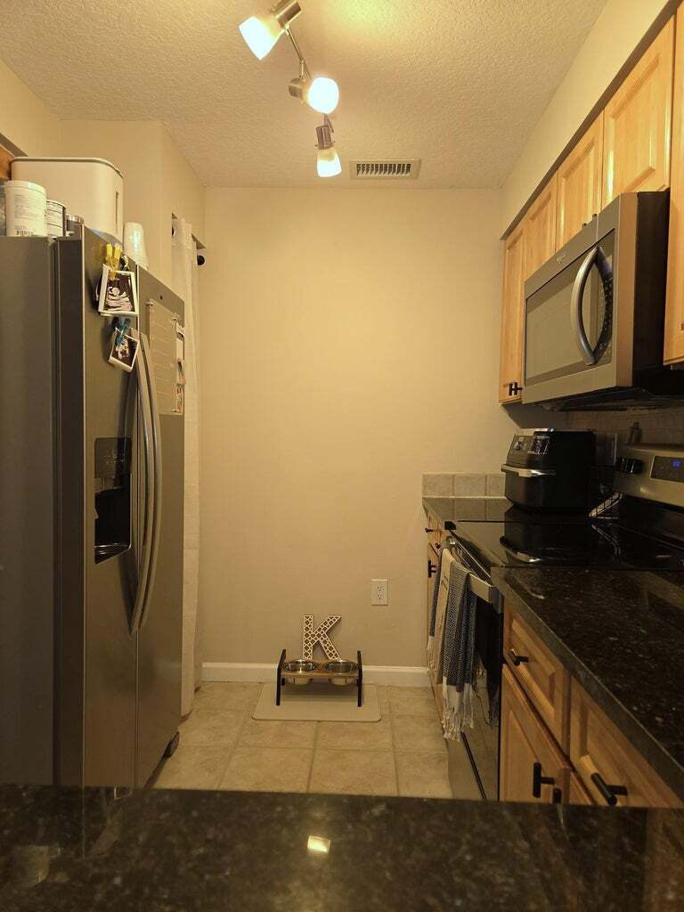 Building Photo - 2024 Alta Meadows Ln