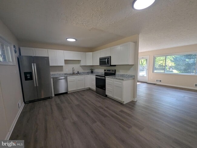 Building Photo - 6327 Willowood Ln