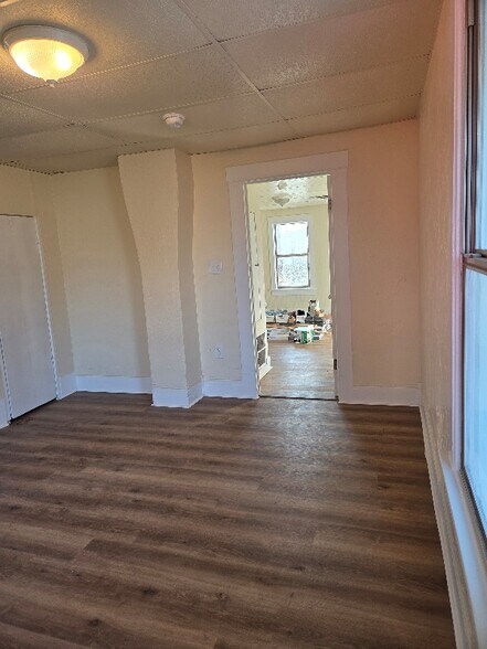 Building Photo - 415 W Oakland St