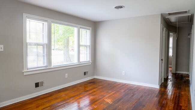 Building Photo - 1710 Glenview Rd