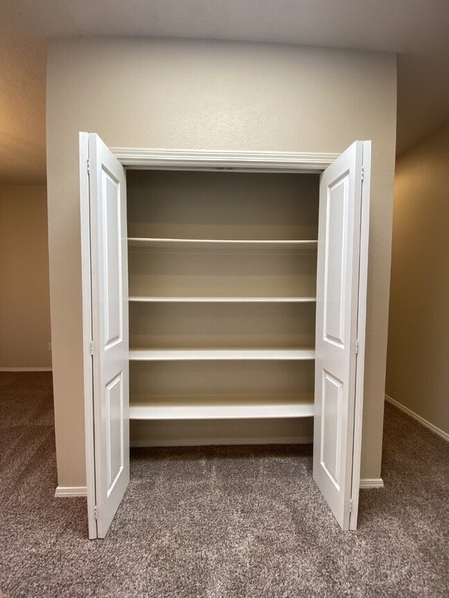 Building Photo - Gated Community - 2BR/Office