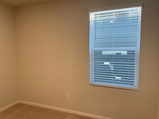 Building Photo - BEAUTIFUL 3 Bed 2.5 Bath Home in Vancouver! Stainless Steel Appliances!