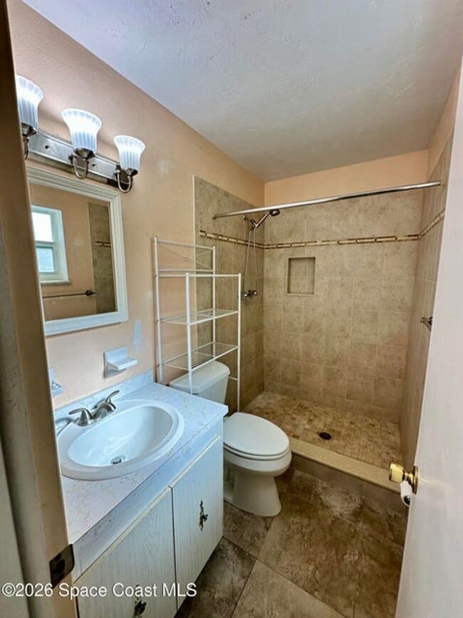 Building Photo - 680 Birchwood Ln