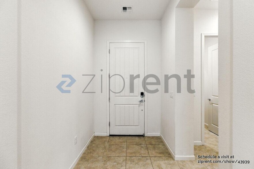 Building Photo - 15042 Iron River Dr