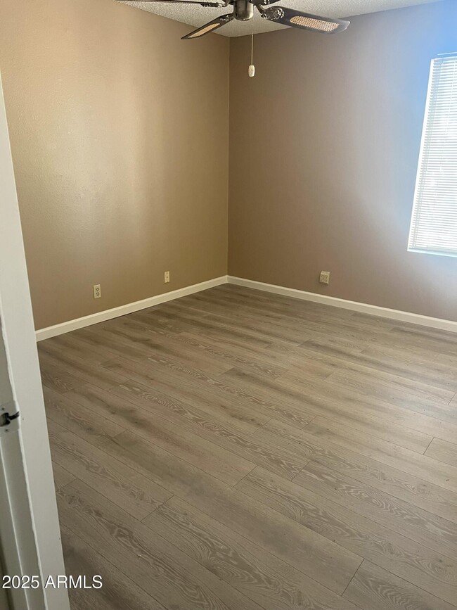 Building Photo - 543 W Pampa Ave