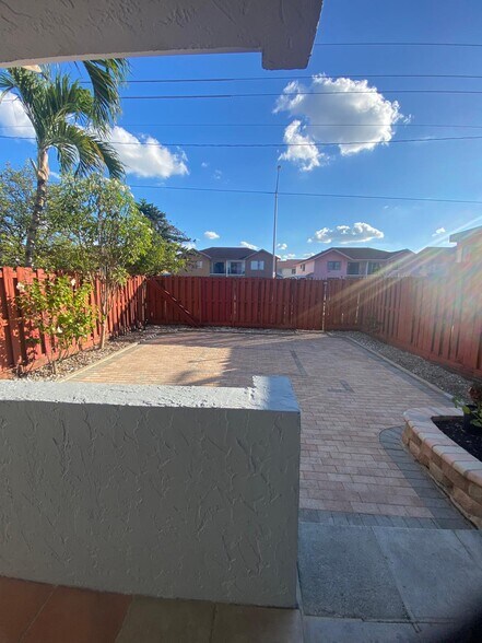 Primary Photo - 1725 W 60th St