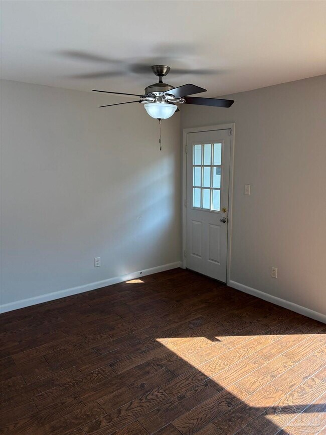Building Photo - 8410 Williamsburg Cir