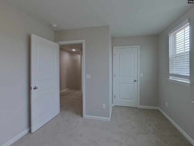 Building Photo - 326 Fairford Rd