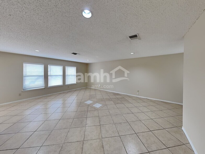 Building Photo - 16635 Blanco Ky