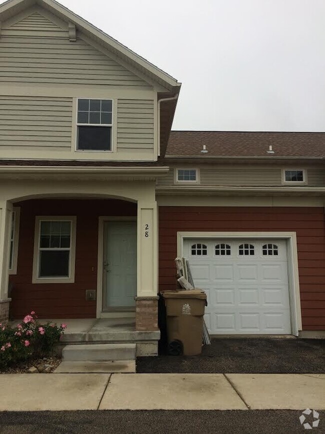 Building Photo - Fantastic 3-Bedroom, 2 3/4 bathroom Townho...