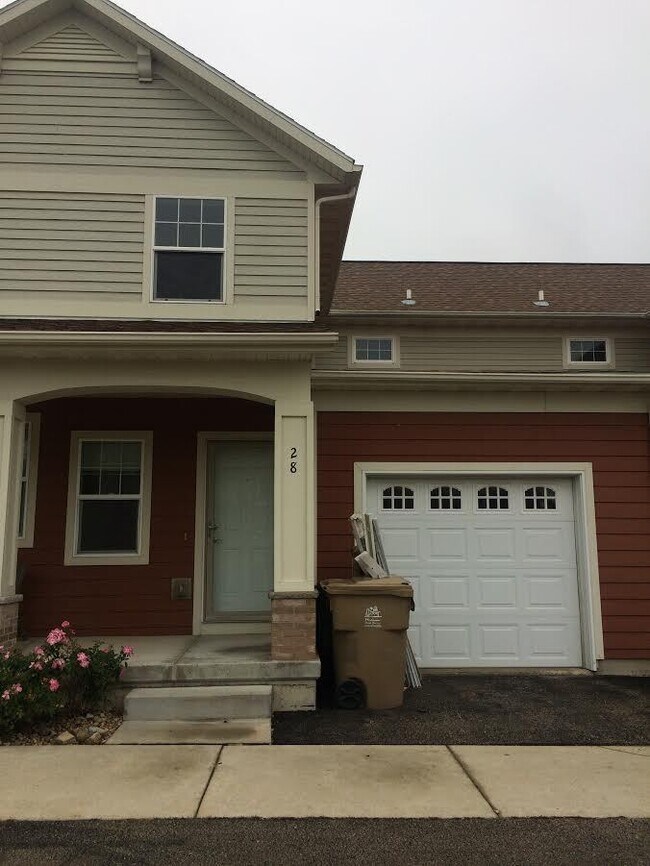 Primary Photo - Fantastic 3-Bedroom, 2 3/4 bathroom Townho...