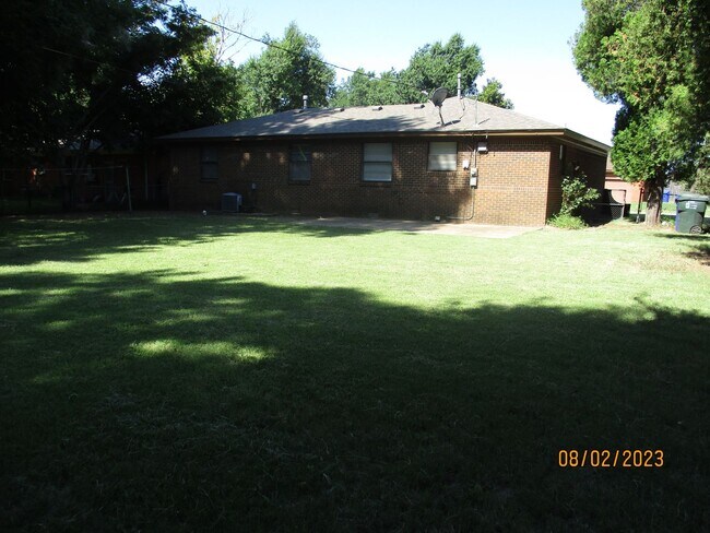Building Photo - Updated (3) Bed/(1) Bath in Core Norman!