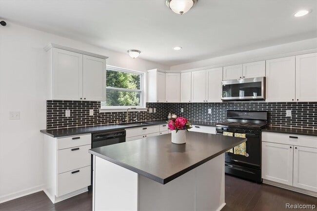 Building Photo - 21422 Navarra Dr