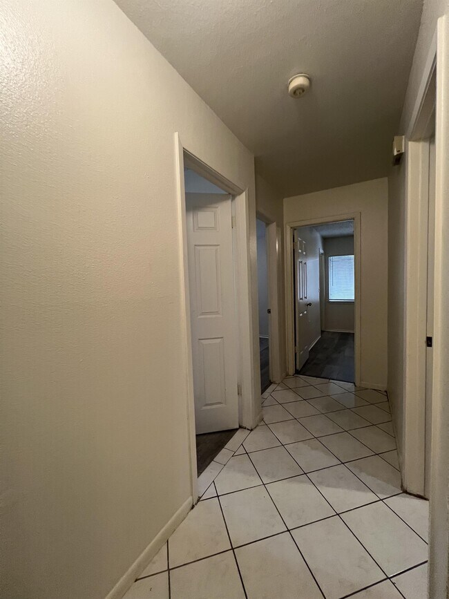 Building Photo - 9123 Alpine Trail St