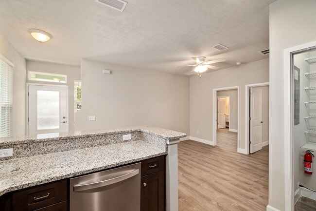 Building Photo - The Reef - 4 Bedroom, 4 Bathroom Townhouse