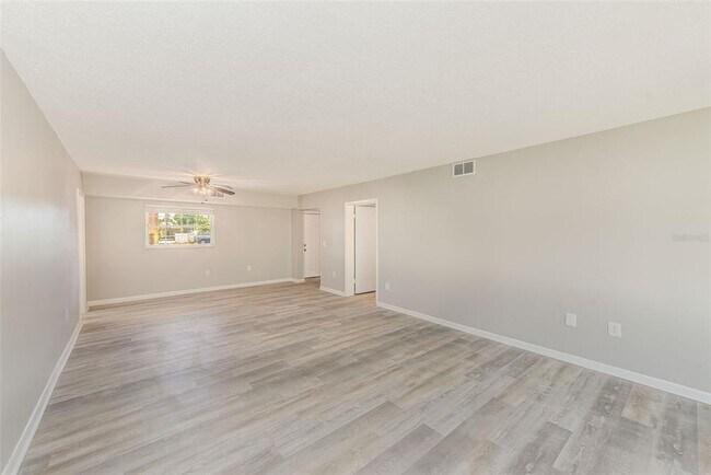 Building Photo - 10280 Imperial Point Dr W