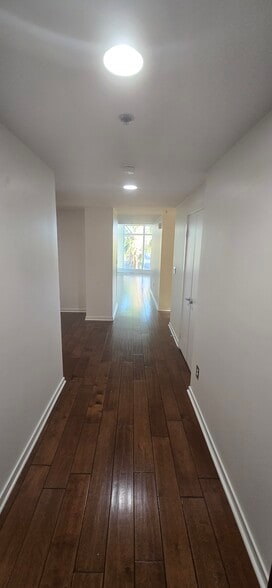 Building Photo - 411 W Seaside Way