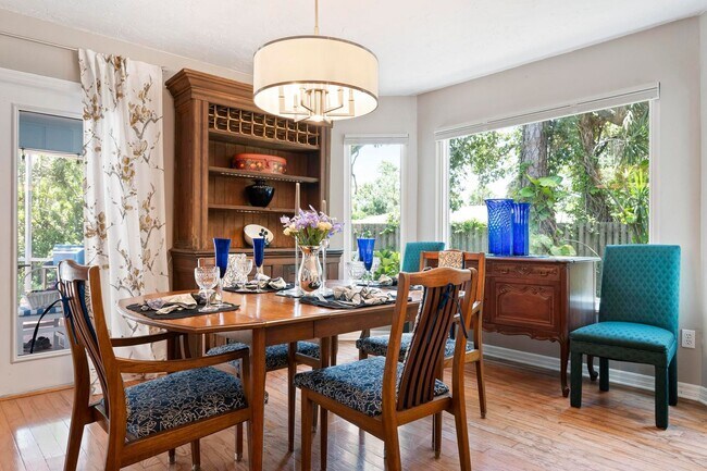 Building Photo - ** STUNNING 4 BEDROOM 2 FULL BATH/ 2 HALF BATH HOME WITH A PRIVATE POOL LOCATED JUST MINUTES FROM...