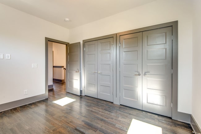 Building Photo - 2100 15th Ave N