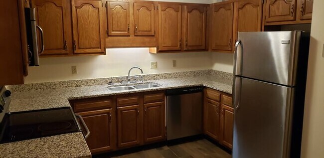 Building Photo - 3 Bedroom/2 Bath one level unit  ?  Kingsp...
