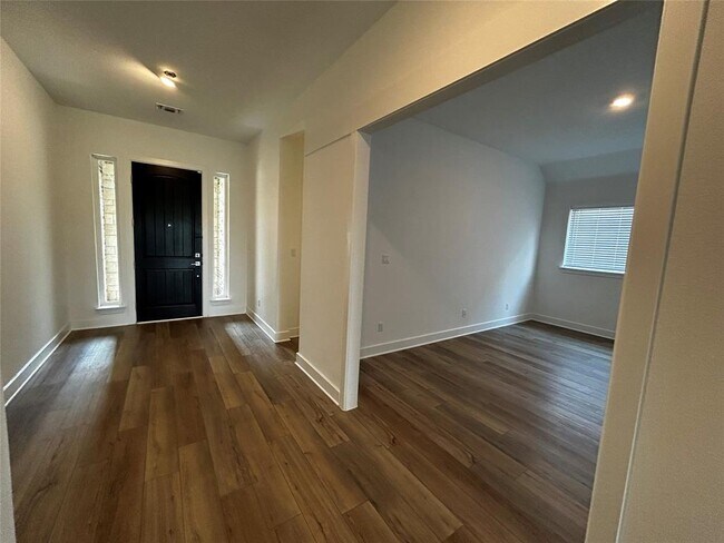 Building Photo - 653 Wolf Rdg Rd