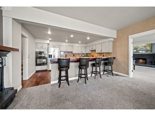 Building Photo - 5 bedroom 4 Bathroom Spectacular Townhome ~ Parking, A/C and More!