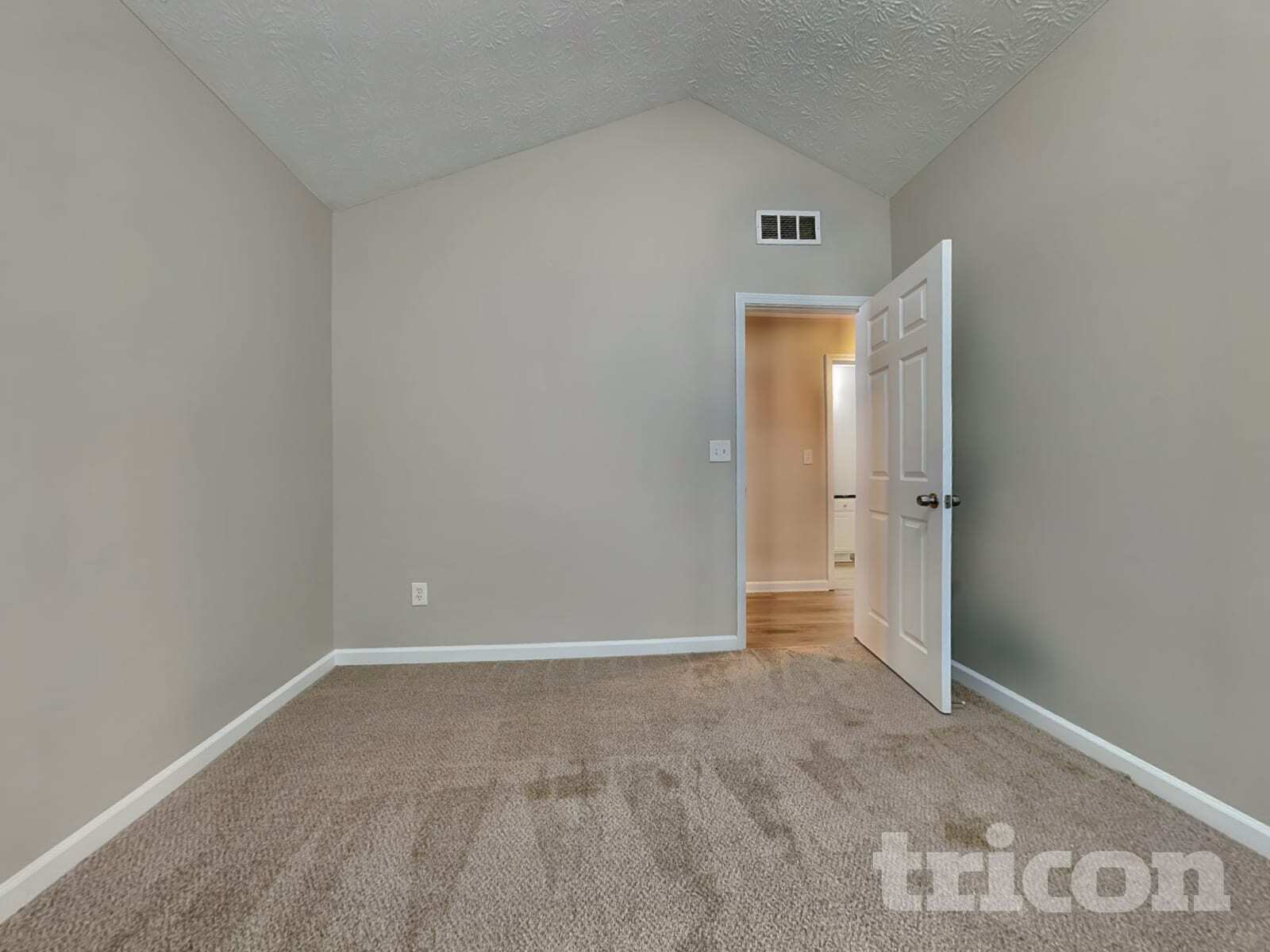 Building Photo - 205 Syracuse Ln