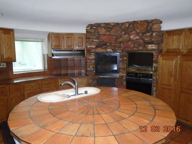Building Photo - Large Underground House with indoor pool n...